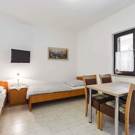 In Porec/istrien 10212 Apartment